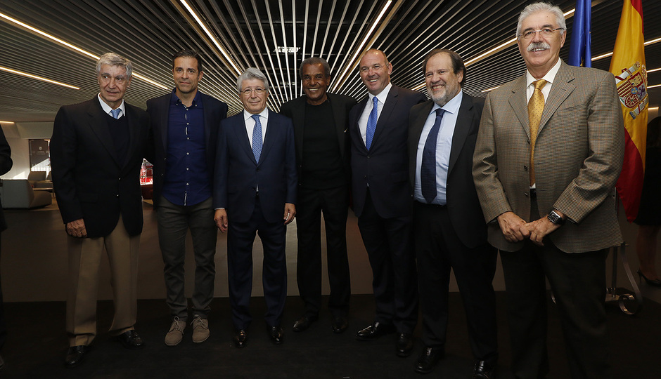 Veteranos Atlético de Madrid Día de de las Peñas Homenaje